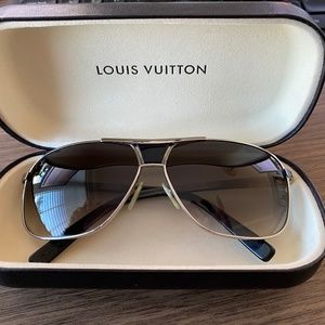 LV sun glassess